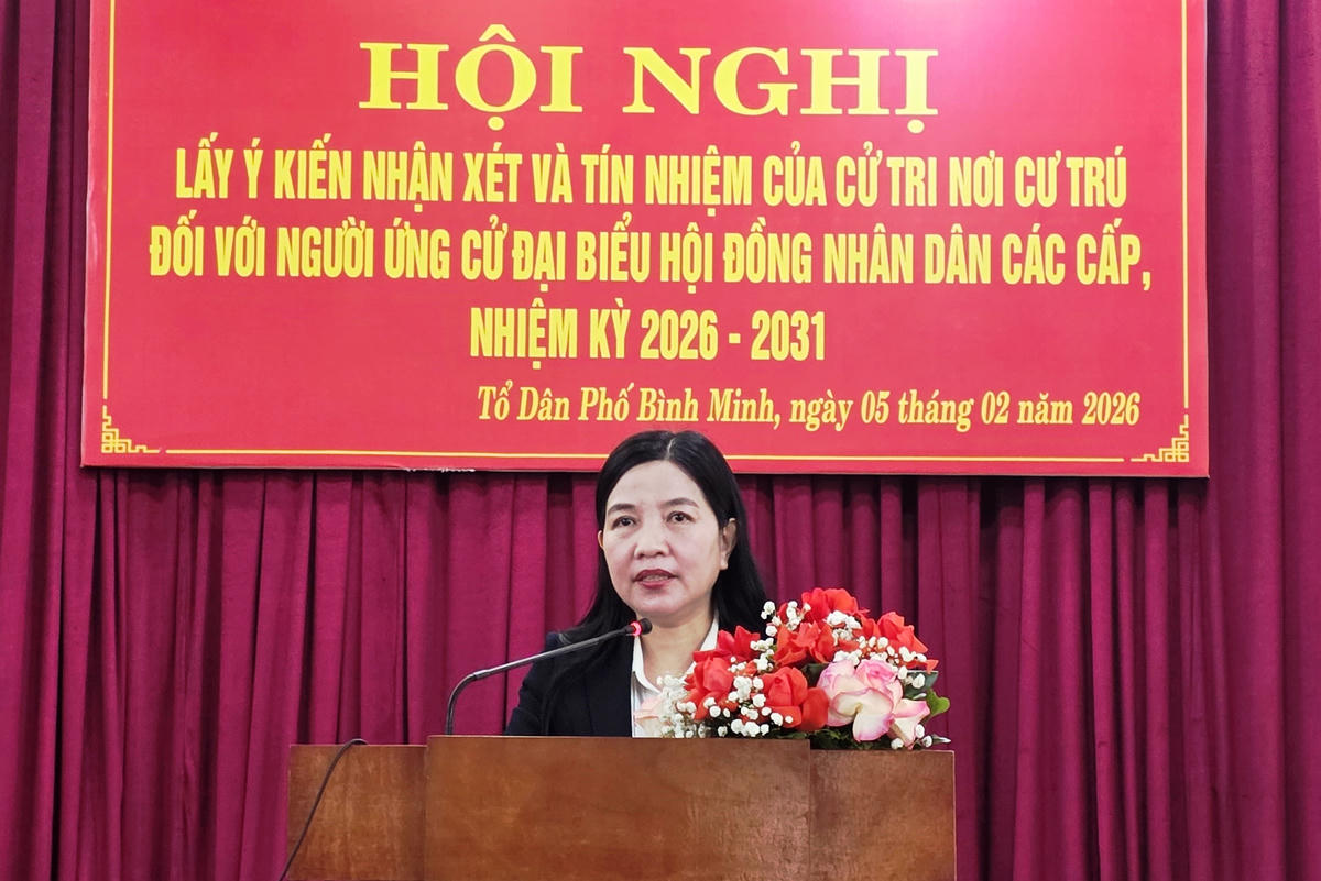 Bà Phạm Thị Thanh Thủy, Chủ nhiệm Ủy ban Kiểm tra Tỉnh ủy Thanh Hóa thay mặt các ứng viên phát biểu tại hội nghị. Ảnh: Nguyễn Chung.