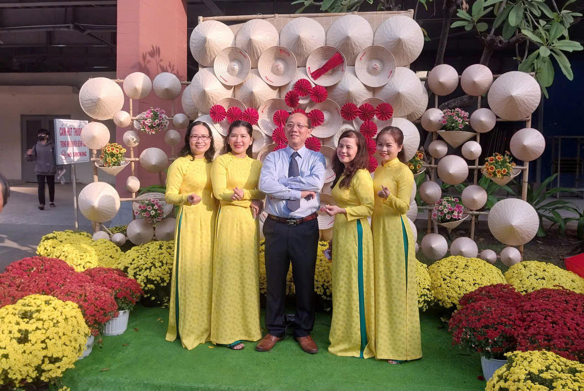 Đường hoa Tết còn lan tỏa thông điệp lạc quan, nhân văn trong môi trường khám chữa bệnh, đặc biệt trong thời khắc chuyển giao sang năm mới.