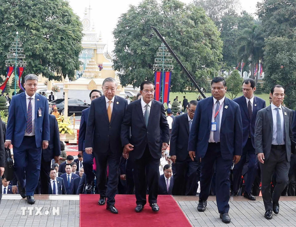Samdech Techo Hun Sen chủ trì Lễ đón chính thức Tổng Bí thư Tô Lâm thăm cấp Nhà nước tới Vương quốc Campuchia. (Ảnh: Thống Nhất/TTXVN).