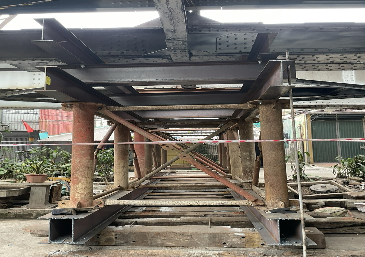 Các vị trí hư hỏng đang được gia cố.