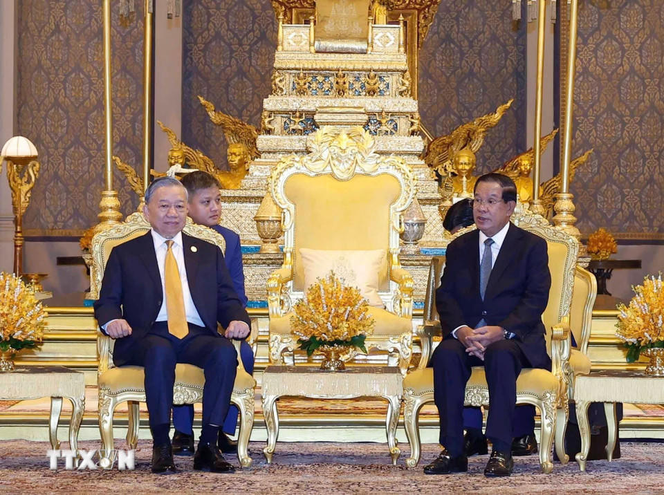 Samdech Techo Hun Sen chủ trì Lễ đón chính thức Tổng Bí thư Tô Lâm thăm cấp Nhà nước tới Vương quốc Campuchia. (Ảnh: Thống Nhất/TTXVN).