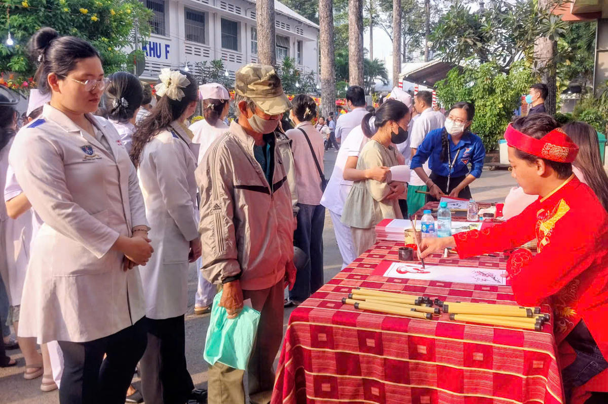 Bệnh viện Chợ Rẫy khai mạc đường hoa Tết Xuân Bính Ngọ 2026