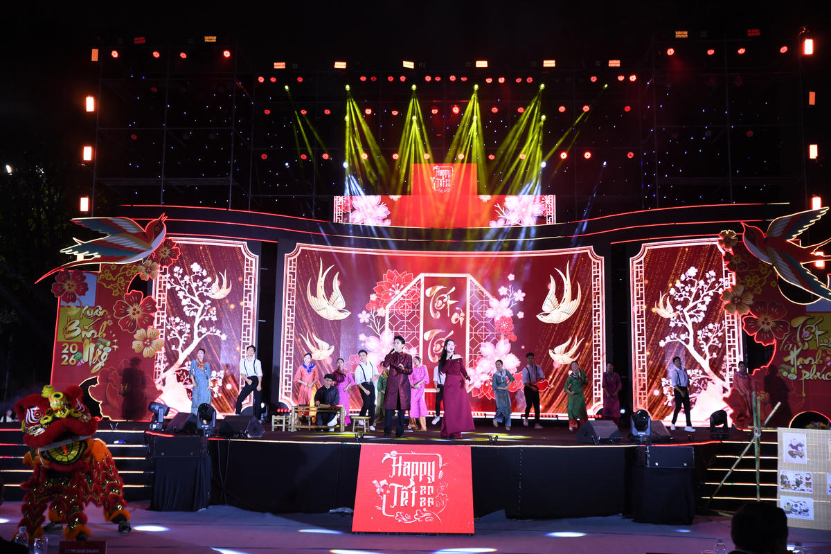 Happy Tết là sự kiện truyền thông quảng bá, xúc tiến du lịch thường niên từ năm 2022 của thành phố Hà Nội. Sự kiện đã trở thành một trong những hoạt động văn hóa - du lịch tiêu biểu của Thủ đô. Ảnh: Phạm Sỹ.