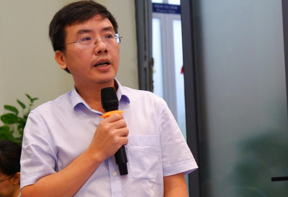 Ông Ngô Hải Đường, Trưởng phòng Quản lý vận tải thông tin về tình hình tàu xe, máy bay dịp tết Bính Ngọ. Ảnh: Đ.Xá.