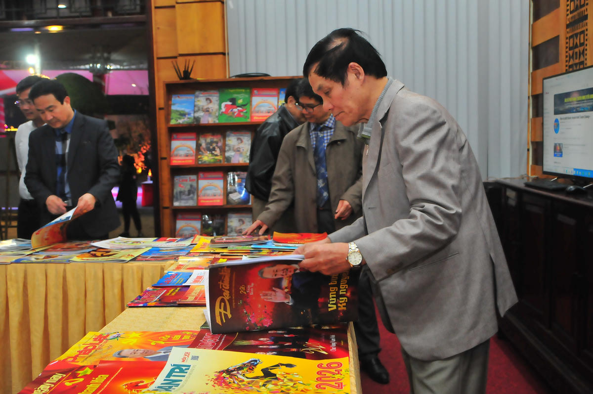 Báo Đại đoàn kết luôn được độc giả quan tâm tìm đọc. Ảnh: Xuân Trường.