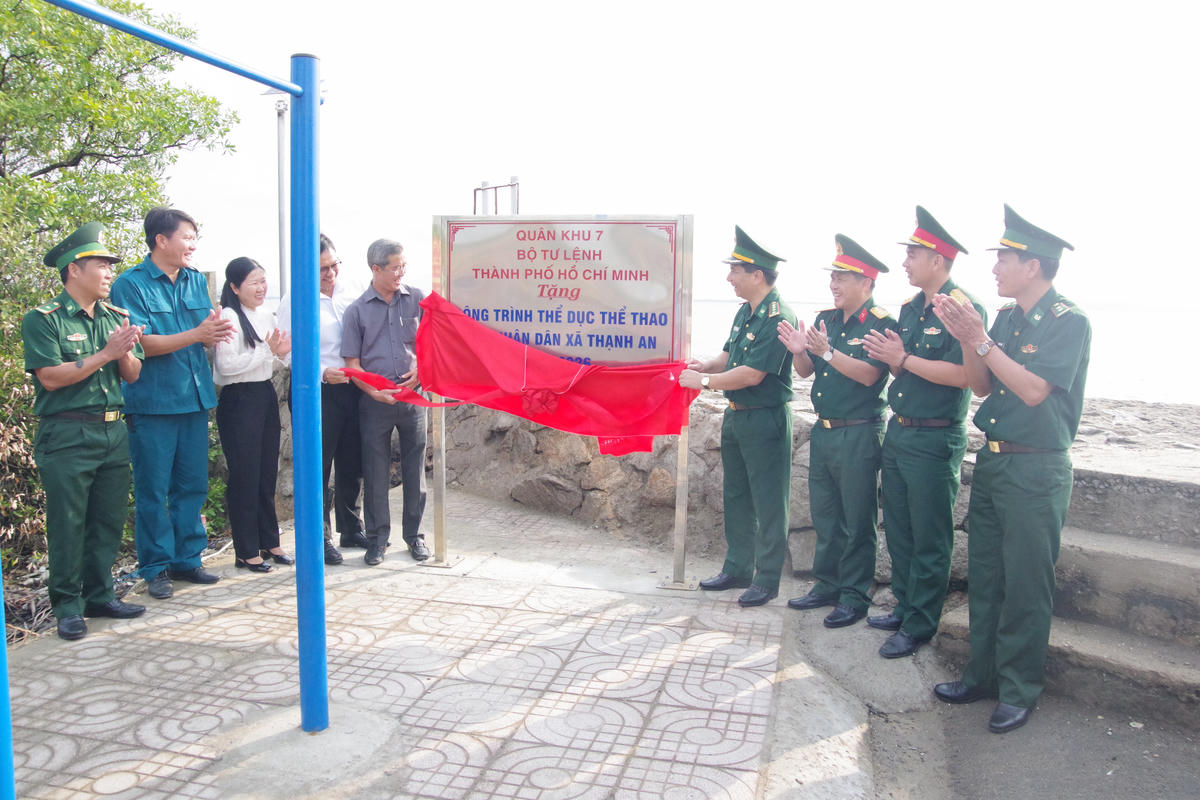 Khánh thành công trình thể dục thể thao trên xã đảo Thạnh An, TP Hồ Chí Minh. Ảnh: Quang Tiến.