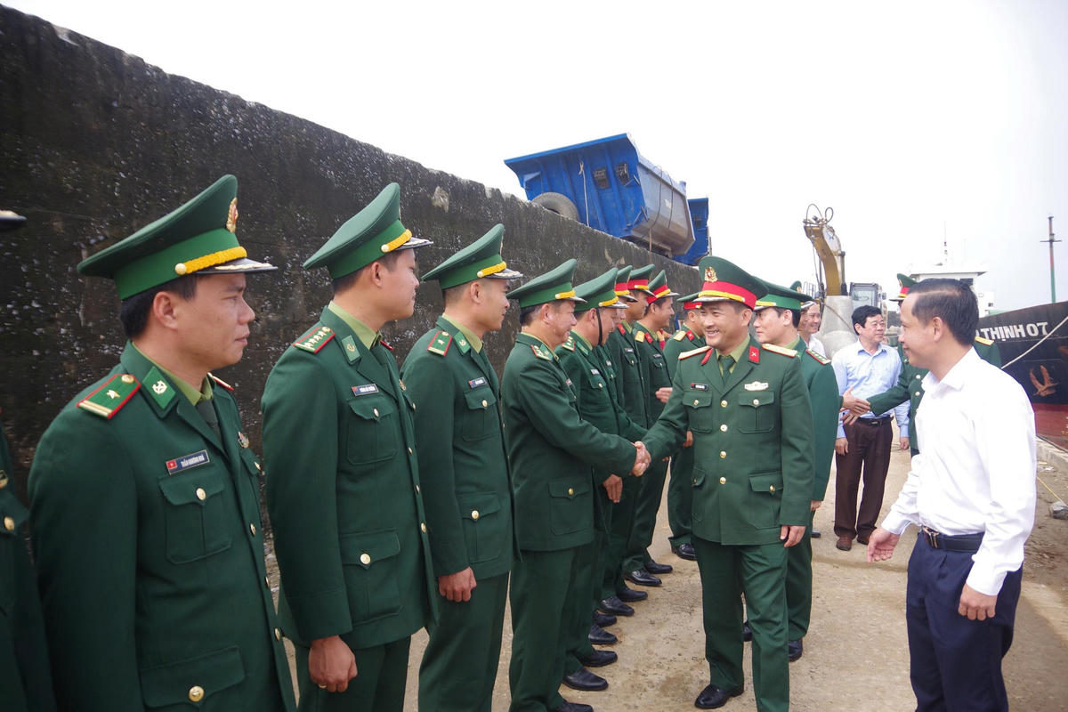 Đoàn công tác của tỉnh Quảng Trị thăm, chúc Tết tại đặc khu Cồn Cỏ