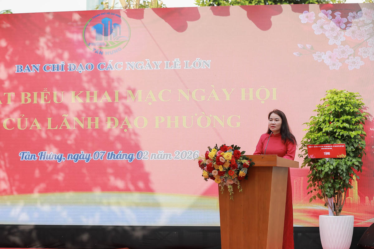 Bà Nguyễn Thị Kim Thanh phát biểu, chúc Tết đến người dân. Ảnh: Q.Đ.