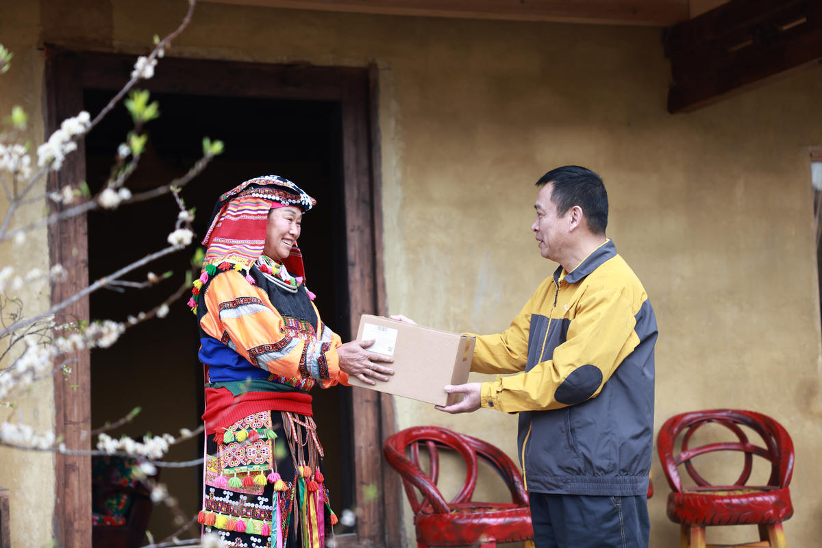 Hoạt động vận chuyển, phát bưu gửi được Bưu điện Việt Nam tổ chức linh hoạt, bảo đảm hàng hóa đến tay người dân kịp thời.