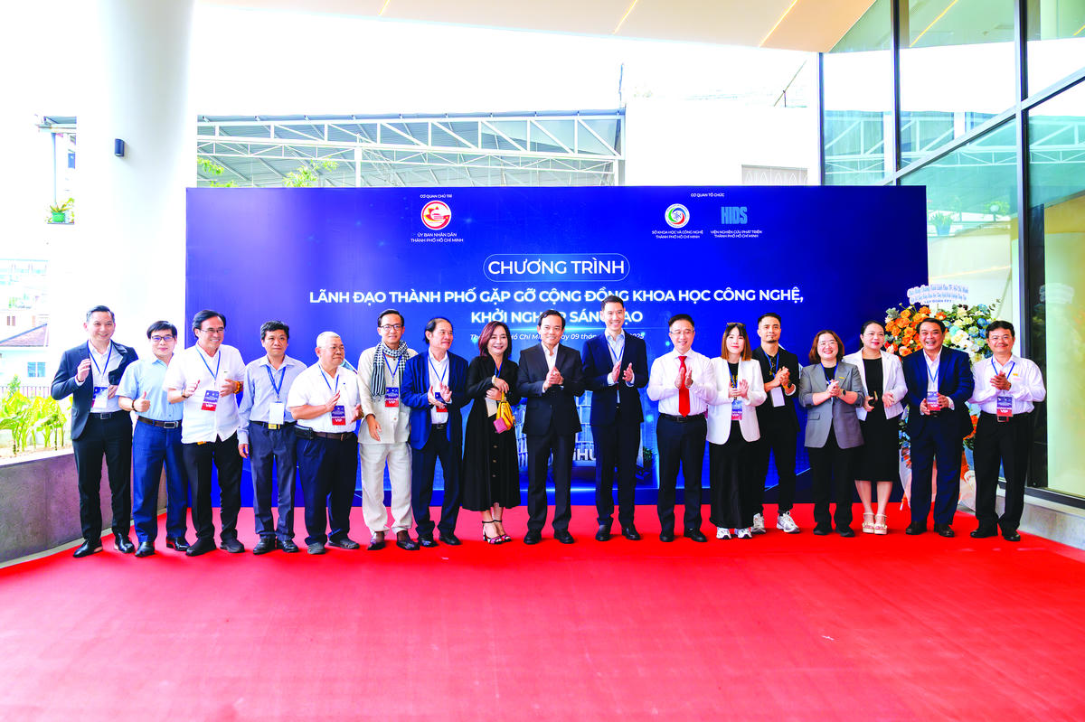 Ủy viên Bộ Chính trị, Bí thư Thành ủy  TPHCM Trần Lưu Quang gặp gỡ cộng đồng khoa học công nghệ và khởi nghiệp sáng tạo.