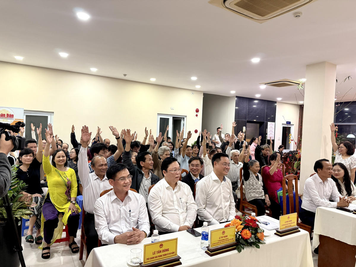 100% cử tri thống nhất giới thiệu ông Lê Ngọc Quang ứng cử đại biểu Quốc hội khóa XVI. Ảnh: Nguyễn Tú.