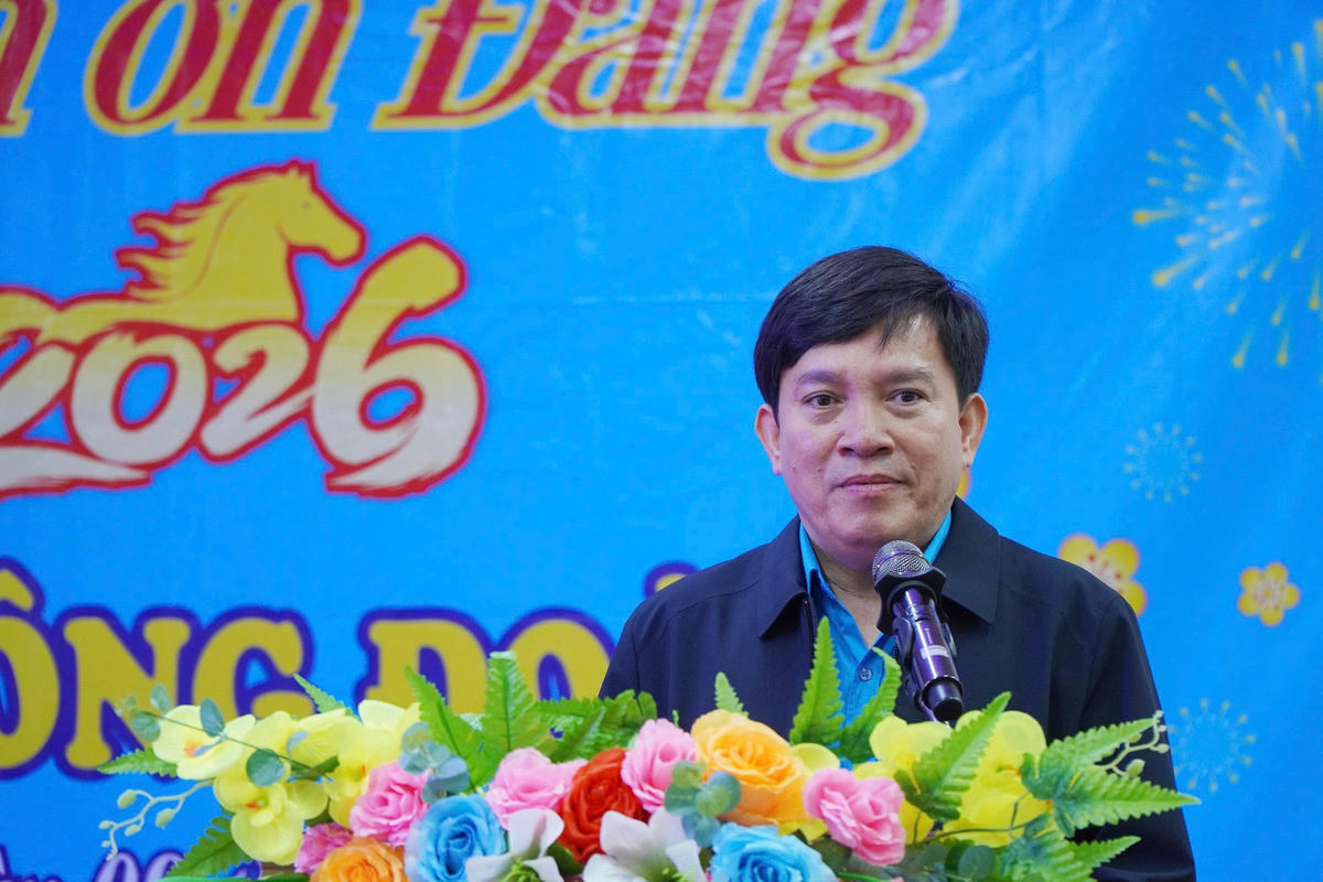 Ông Nguyễn Xuân Hùng, Phó Chủ tịch Tổng LĐLĐ Việt Nam phát biểu tại buổi lễ.  Ảnh: X.T