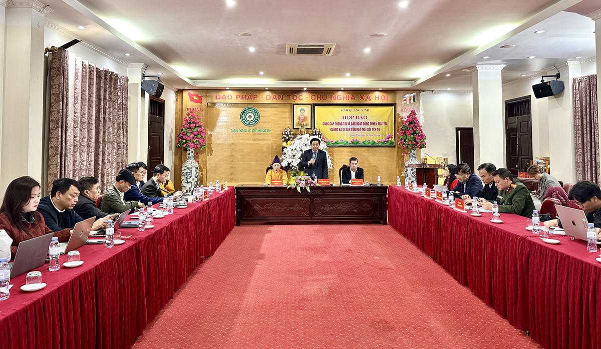 Quang cảnh họp báo.