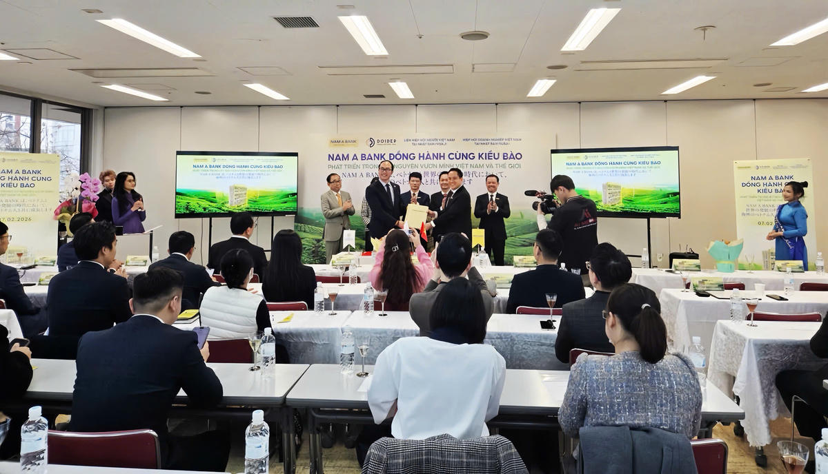 Đại diện Nam A Bank ký kết hợp tác cùng Liên hiệp hội Người Việt Nam tại Nhật Bản (VUAJ).