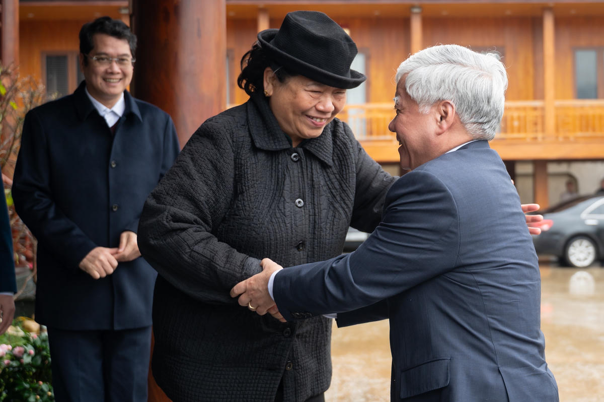 Phó Chủ tịch Thường trực Quốc hội Đỗ Văn Chiến thăm và chúc tết nguyên Phó Chủ tịch Thường trực Quốc hội Tòng Thị Phóng.