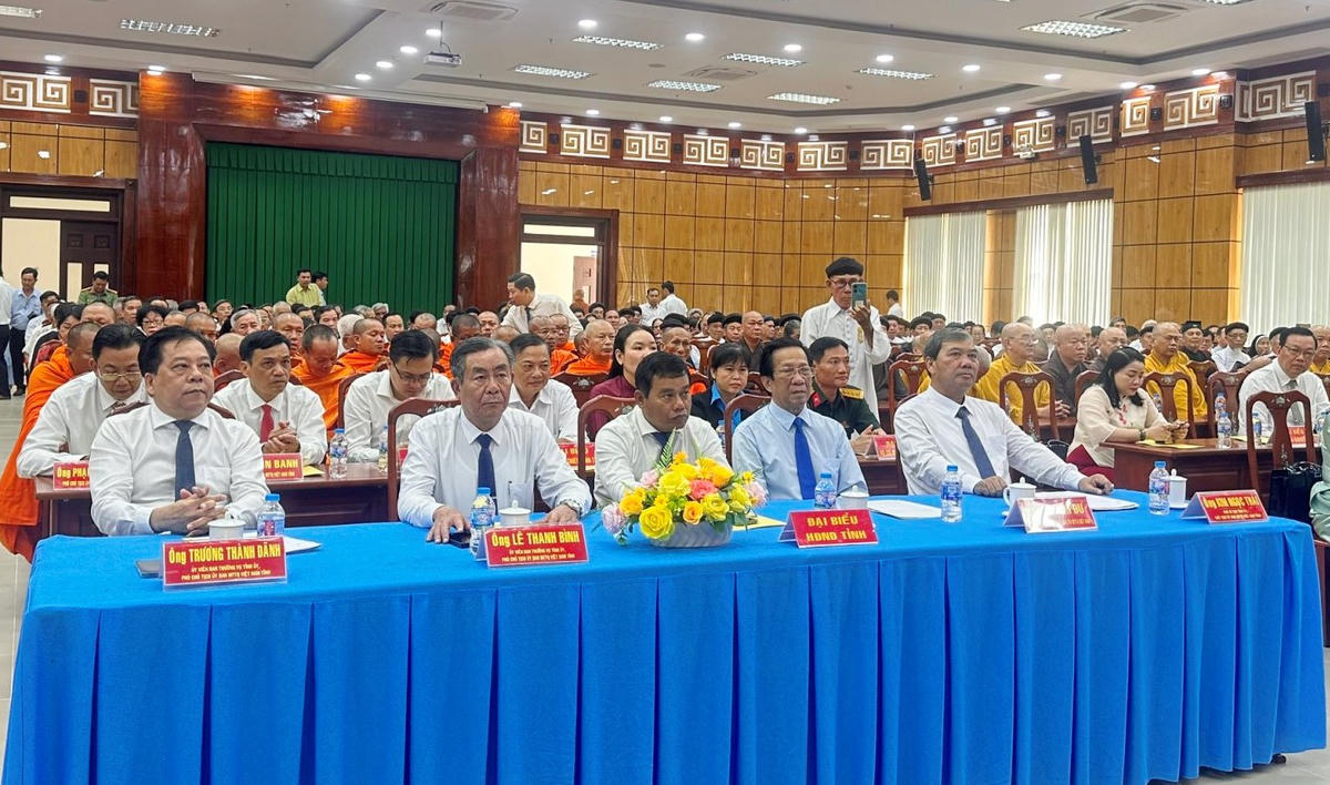 Các đại biểu dự buổi họp mặt. Ảnh: Trung Ngãi.