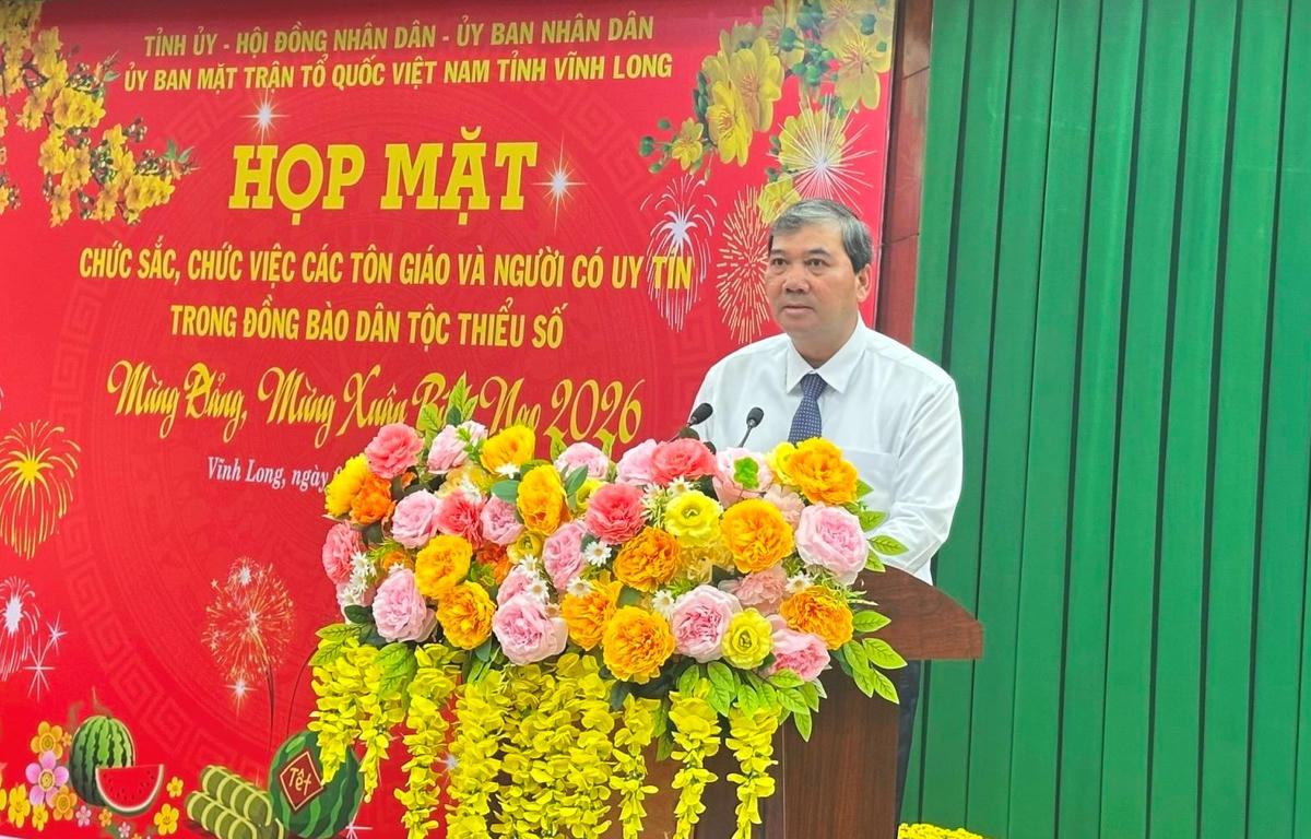 Ông Kim Ngọc Thái, Phó Bí thư Tỉnh ủy, Chủ tịch Ủy ban MTTQ Việt Nam tỉnh Vĩnh Long phát biểu tại buổi họp mặt. Ảnh: Trung Ngãi. 