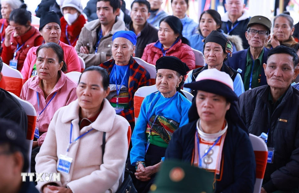 Nhân dân các dân tộc xã Cẩm Thạch tham dự Lễ khởi công. (Ảnh: Dương Giang/TTXVN)