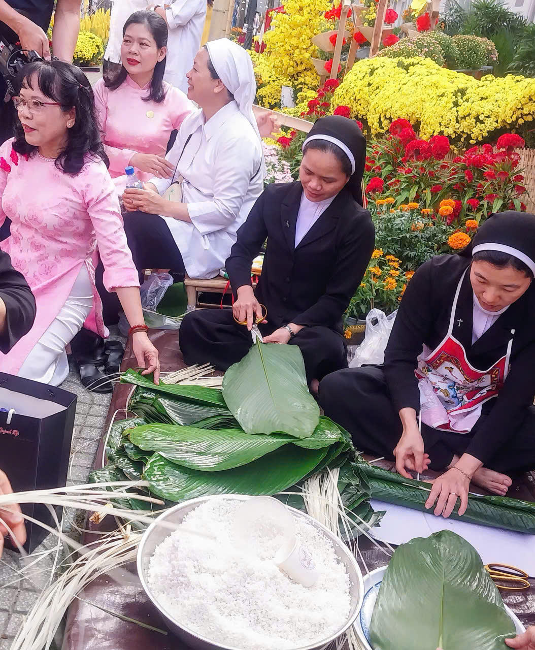Không khí Tết ấm áp, sẻ chia diễn ra tại Bệnh viện Chợ Rẫy. Ảnh: S.X