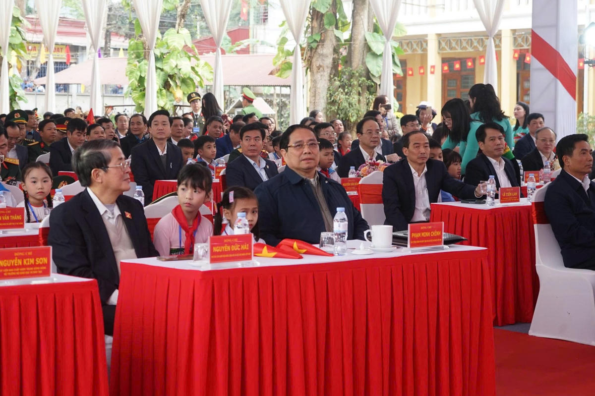 Thủ tướng Phạm Minh Chính dự lễ khởi công dự án Trường liên cấp Cẩm Thạch. Ảnh: Q.D