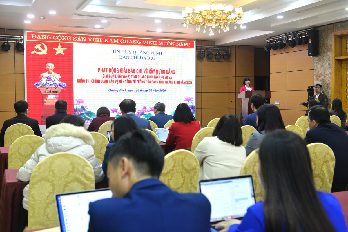 Bà Nguyễn Thị Kim Nhàn, Phó trưởng Ban Tuyên giáo và Dân vận Tỉnh ủy Quảng Ninh phát động Giải Búa liềm vàng tỉnh Quảng Ninh lần thứ 7 năm 2026 và Cuộc thi chính luận về bảo vệ nền tảng tư tưởng của Đảng tỉnh Quảng Ninh năm 2026. 