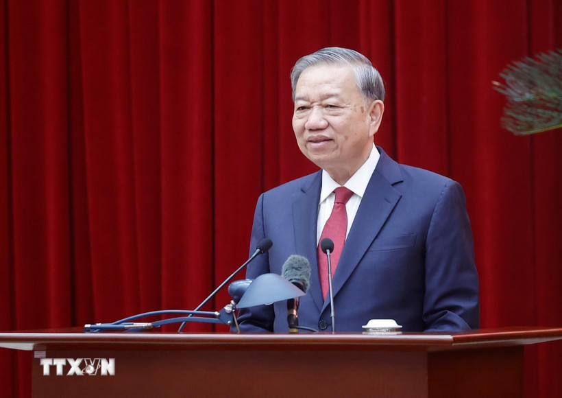 Tổng Bí thư Tô Lâm phát biểu tại cuộc gặp mặt thành viên Tiểu ban chuẩn bị Đại hội XIV của Đảng và Ban Chỉ đạo Tổng kết 40 năm đổi mới. (Ảnh: Thống Nhất/TTXVN).