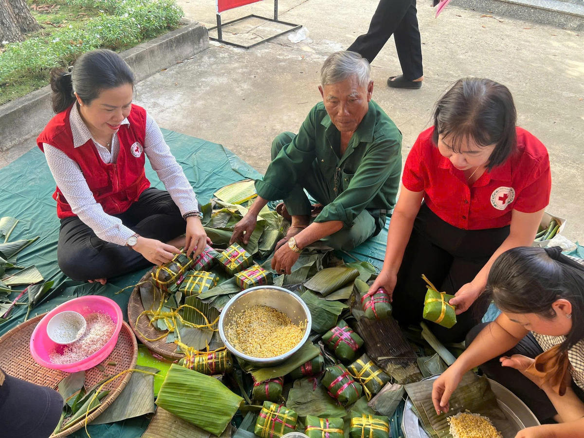 Chương trình “Tết Nhân ái”&nbsp;góp phần giúp người dân đón Tết đầm ấm, nghĩa tình. Ảnh: H. Loan. 