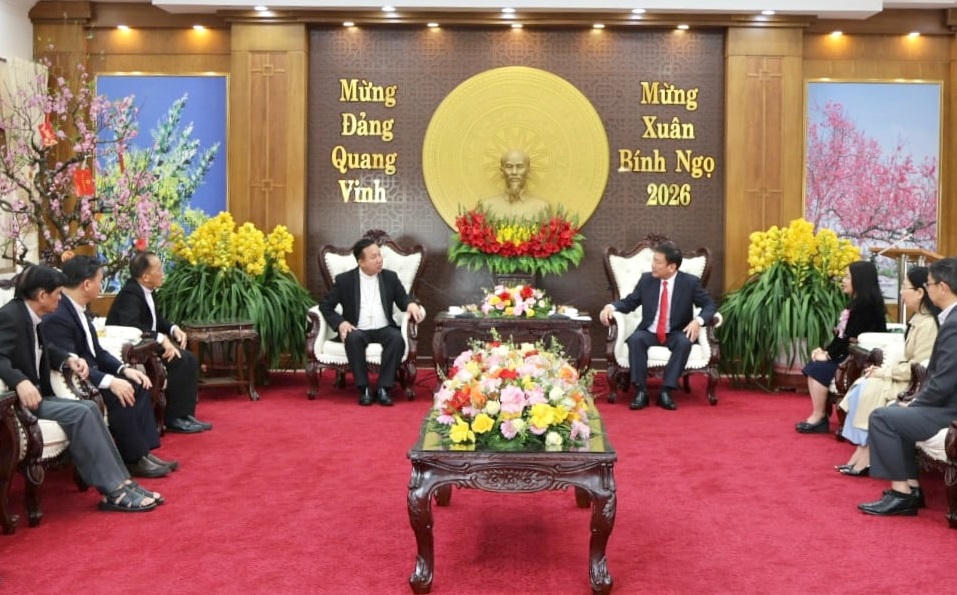 Ông Bùi Thắng, Phó Bí thư Tỉnh ủy Lâm Đồng tiếp các đoàn chức sắc tôn giáo thăm, chúc Tết tỉnh Lâm Đồng. Ảnh: CT.