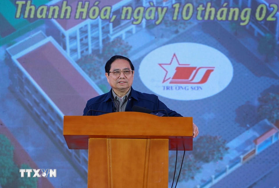 Thủ tướng Phạm Minh Chính phát biểu tại Lễ khởi công dự án Trường tiểu học Cẩm Thạch, Thanh Hóa. (Ảnh: Dương Giang/TTXVN)