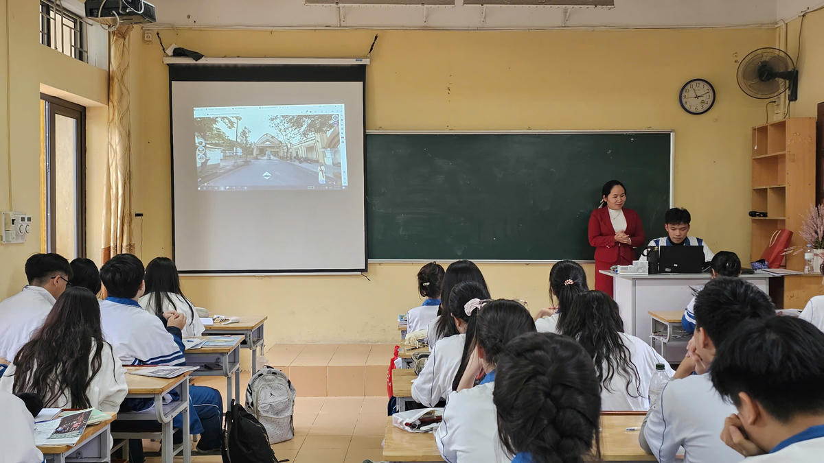 Giờ học Lịch sử của cô Nguyễn Thu Quyên thường bắt đầu bằng những hoạt động khởi động sáng tạo. Ảnh: PT.