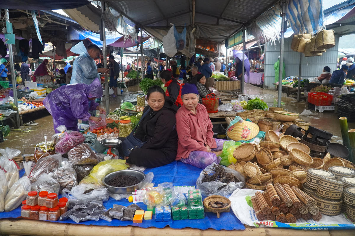 Chợ Phố Đoàn họp theo phiên, thường vào sáng thứ Năm và Chủ nhật hằng tuần. Tuy nhiên, càng gần Tết, không khí chợ càng rộn ràng hơn hẳn. Ảnh: Đình Minh