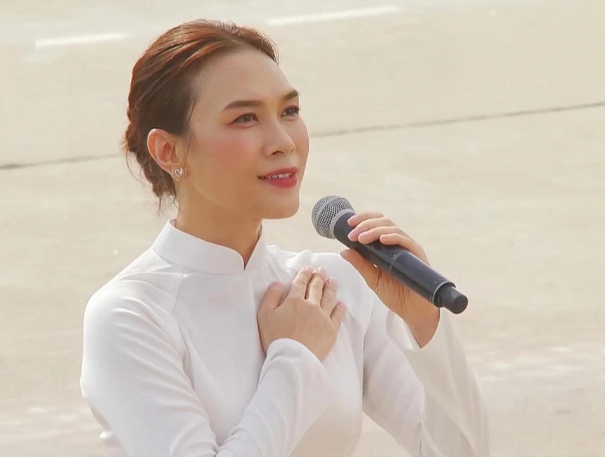 Nghệ sĩ đón Xuân