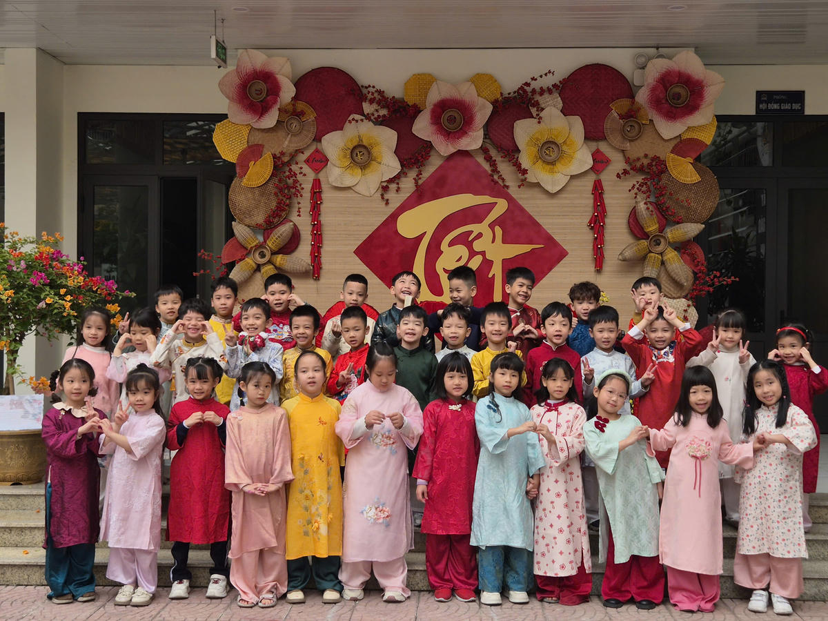 Học sinh Hà Nội trải nghiệm Tết cổ truyền trong trường học