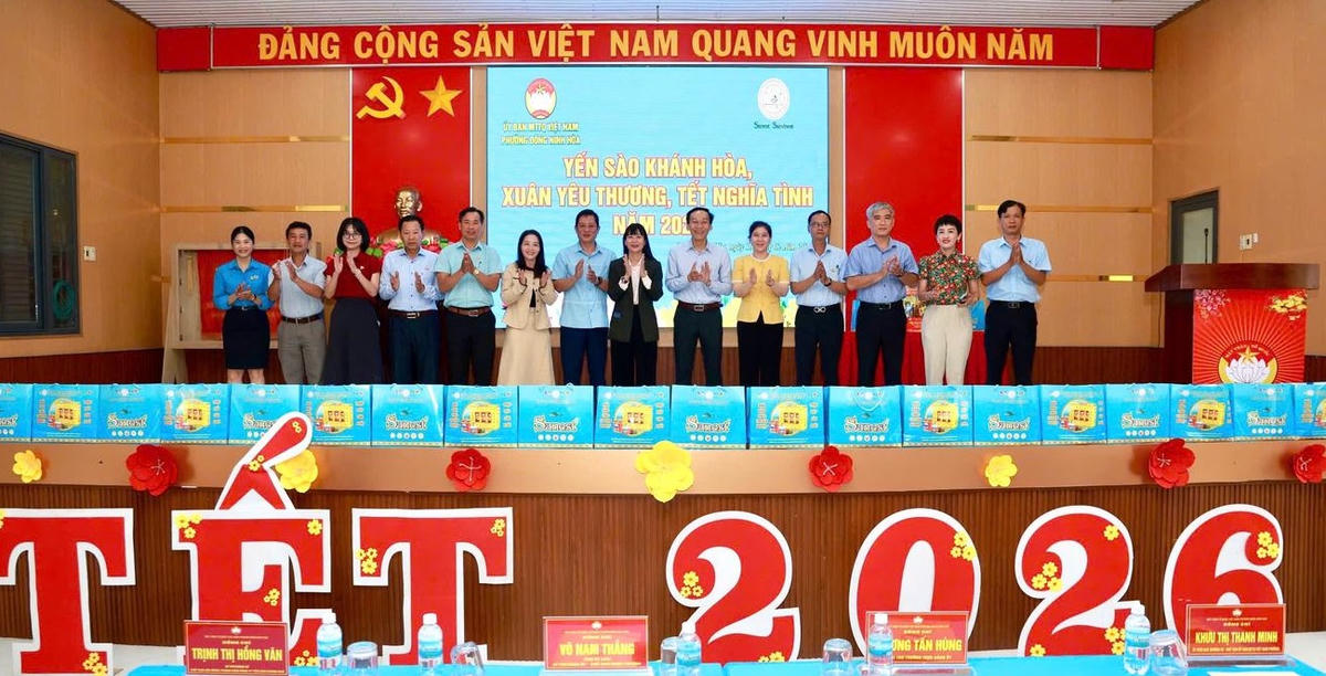Công ty Yến sào Khánh Hòa tổ chức chương trình “ Xuân chia sẻ - Tết yêu thương” 2026 tại Phường Đông Ninh Hòa và xã Hòa Trí. (ảnh X.H)

