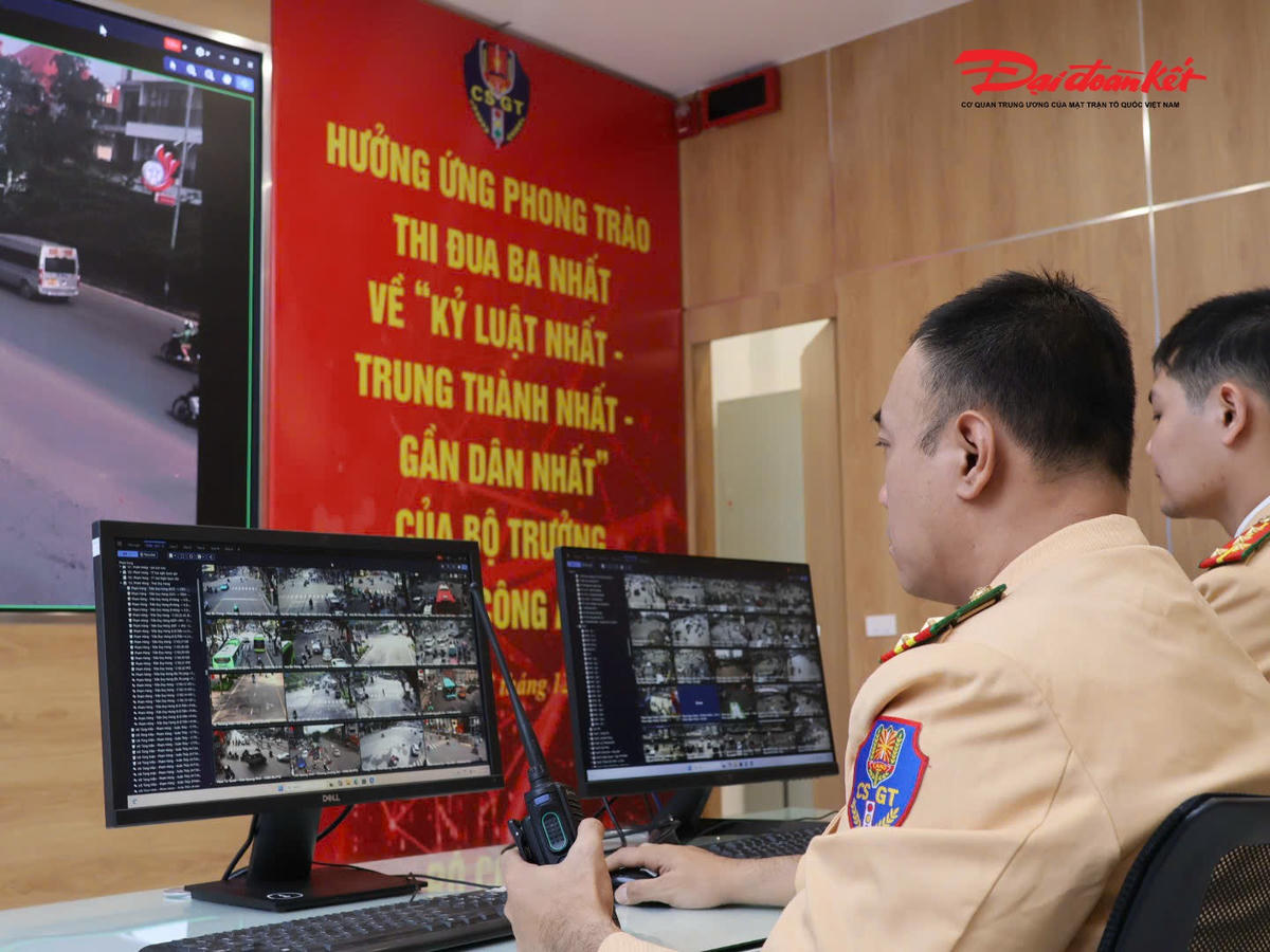 Lực lượng CSGT&nbsp;miệt mài rà soát, trích xuất hình ảnh phục vụ xử lý vi phạm và xác minh các vụ việc.