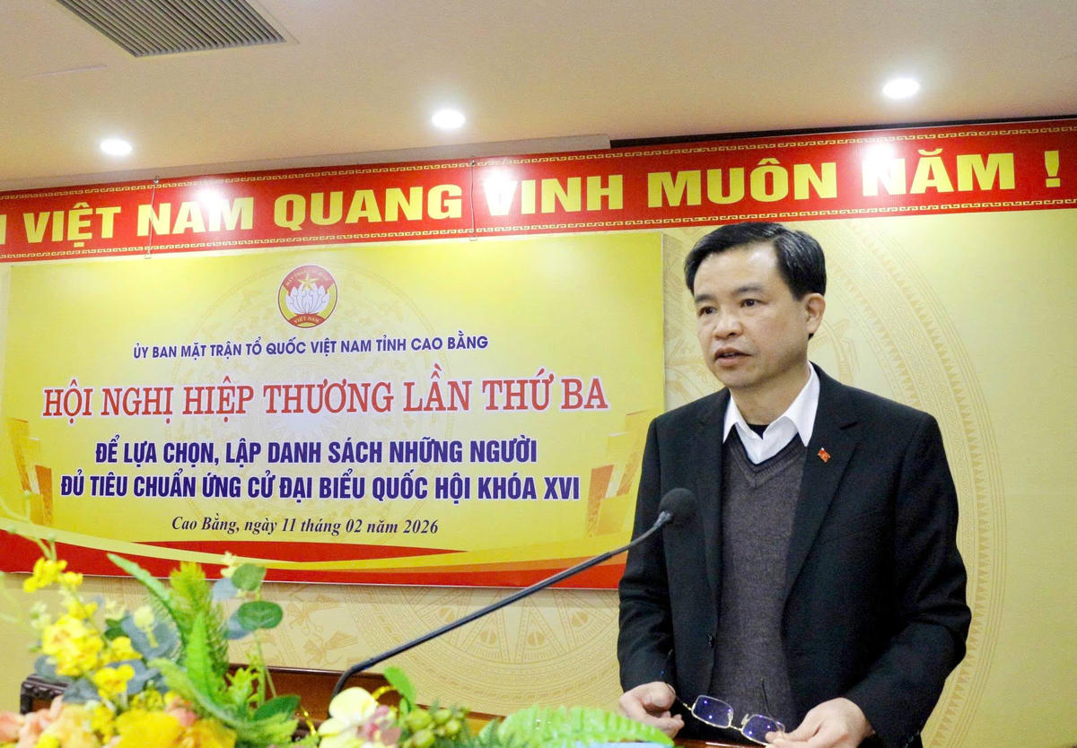 Ông Bế Thanh Tịnh - Phó Bí thư Thường trực Tỉnh ủy, Chủ tịch HĐND tỉnh, Phó Trưởng ban Thường trực Ban Chỉ đạo bầu cử tỉnh Cao Bằng phát biểu tại Hội nghị. Ảnh: MTTQ Cao Bằng.