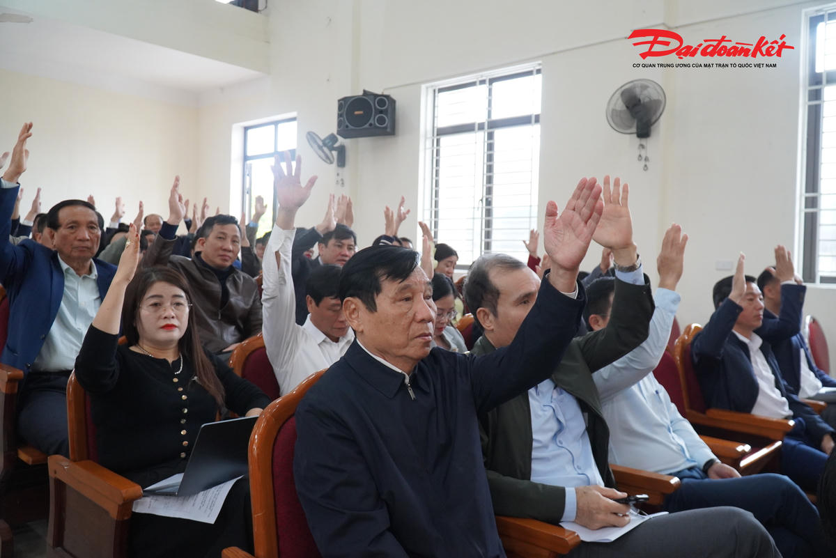 Đại biểu hiệp thương cử danh sách ứng cử ĐBQH. Ảnh: Hạnh Nguyên.