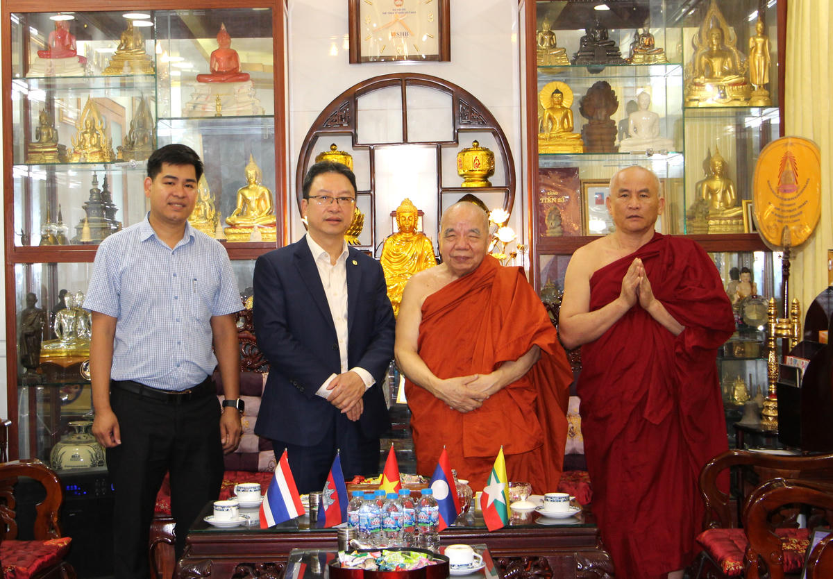 Thăm, chúc Tết Hòa thượng Thích Thiện Tâm tại Chùa Phổ Minh. Ảnh: Q.Đ.