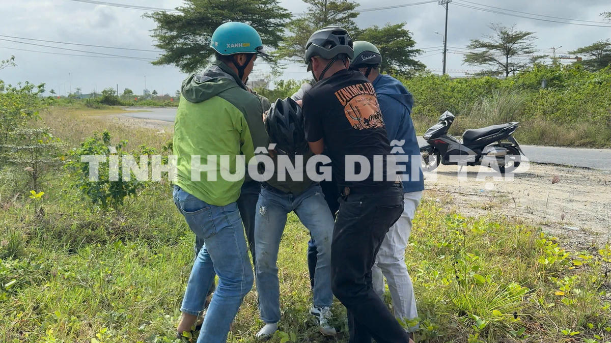 Lực lượng Công an bắt đối tượng cướp ngân hàng giả định. Ảnh: CV.