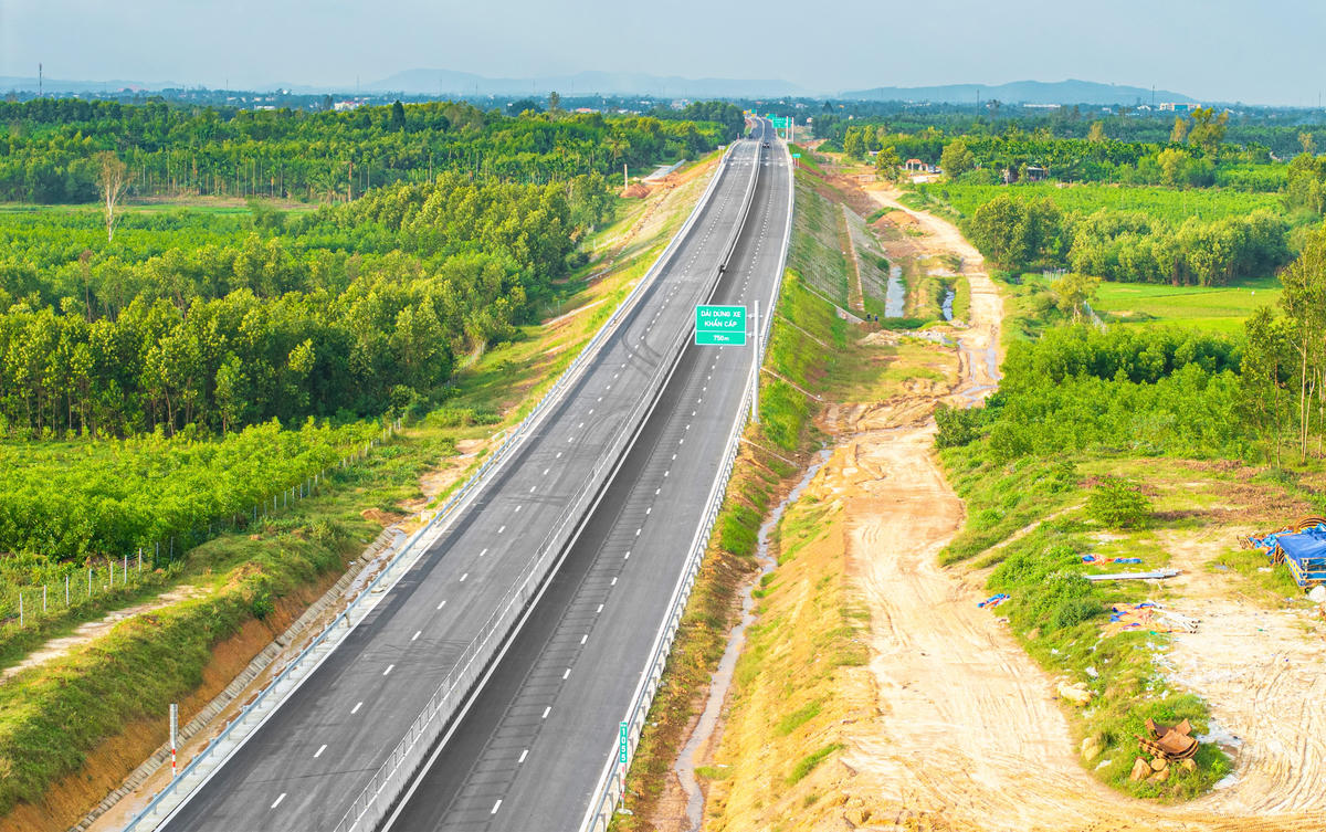 Một góc cao tốc Quảng Ngãi- Hoài Nhơn. Ảnh: Tấn Thành.