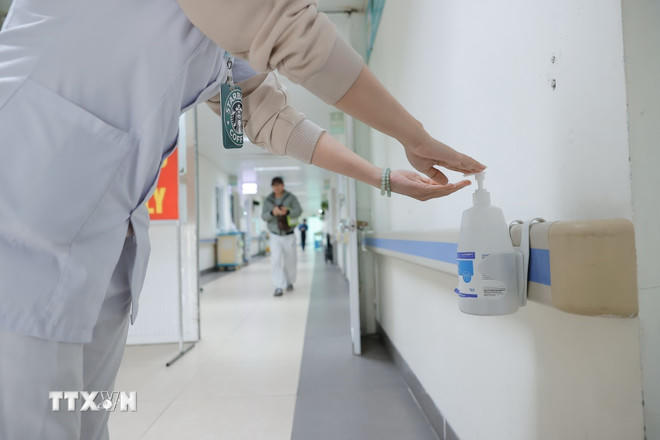 Các bệnh viện sẵn sàng thu dung, điều trị bệnh nhân mắc, nghi ngờ mắc bệnh do virus Nipah; bảo đảm công tác phòng chống nhiễm khuẩn, phòng chống lây nhiễm tại bệnh viện. (Ảnh: Minh Quyết/TTXVN).