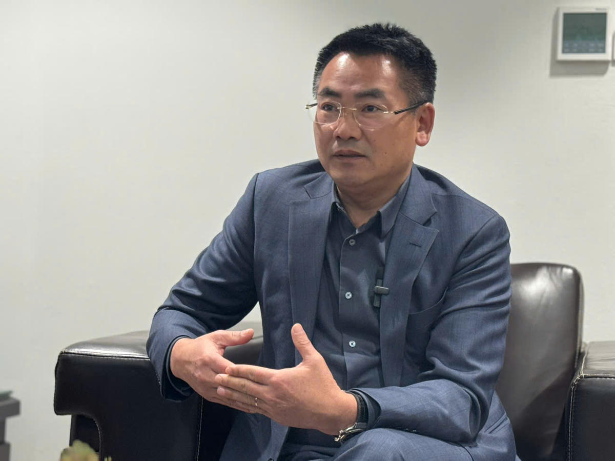 Ông Trần Đại Nghĩa – Chủ tịch Hội đồng quản trị, Tổng Giám đốc Tập đoàn Xây dựng Minh Đức trao đổi với phóng viên Báo Đại đoàn kết.