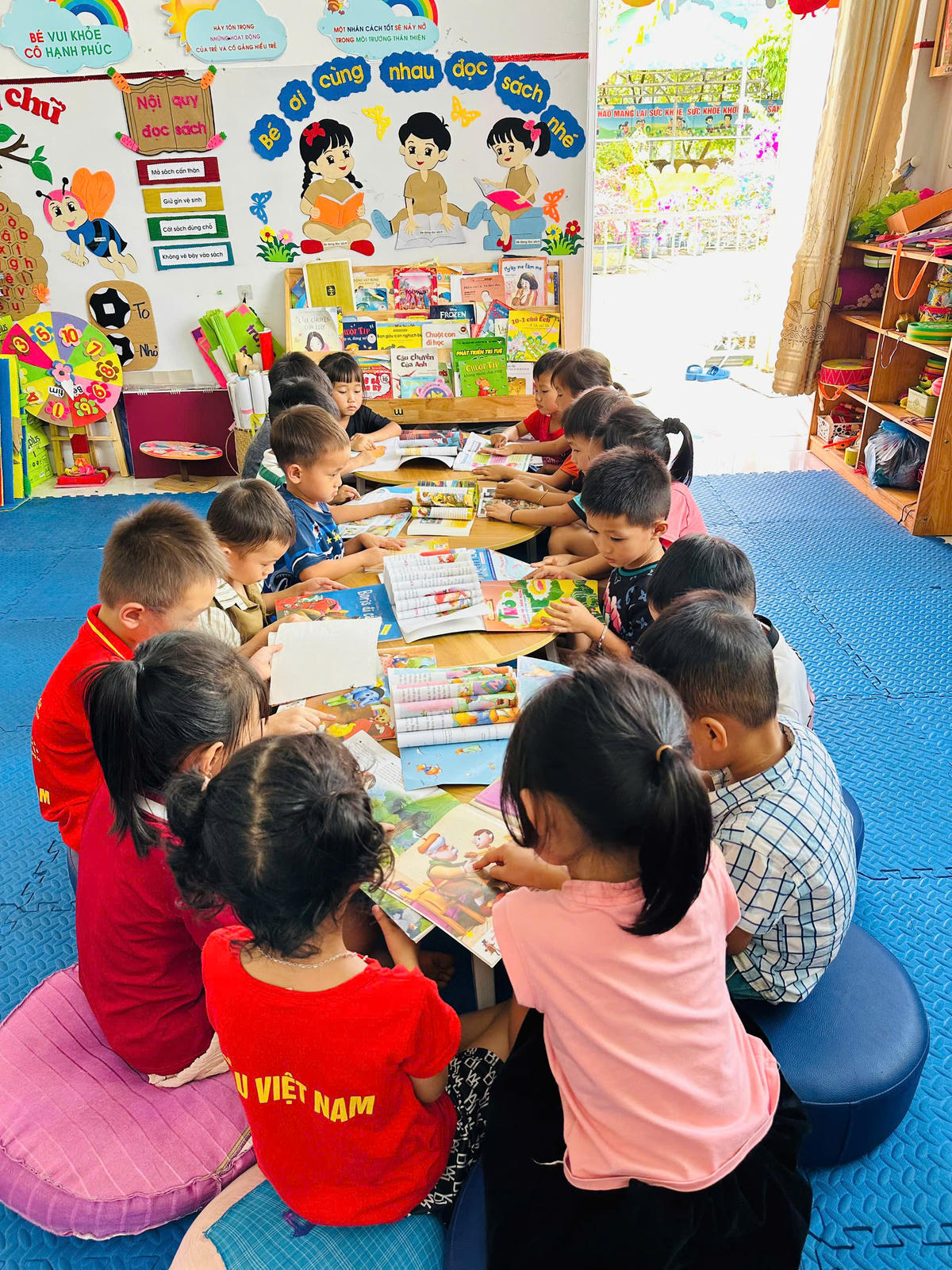 Giáo viên vùng khó từng bước đưa AI vào lớp học - Bài 1: Gỡ rào cản ngôn ngữ bằng “trợ giảng” công nghệ