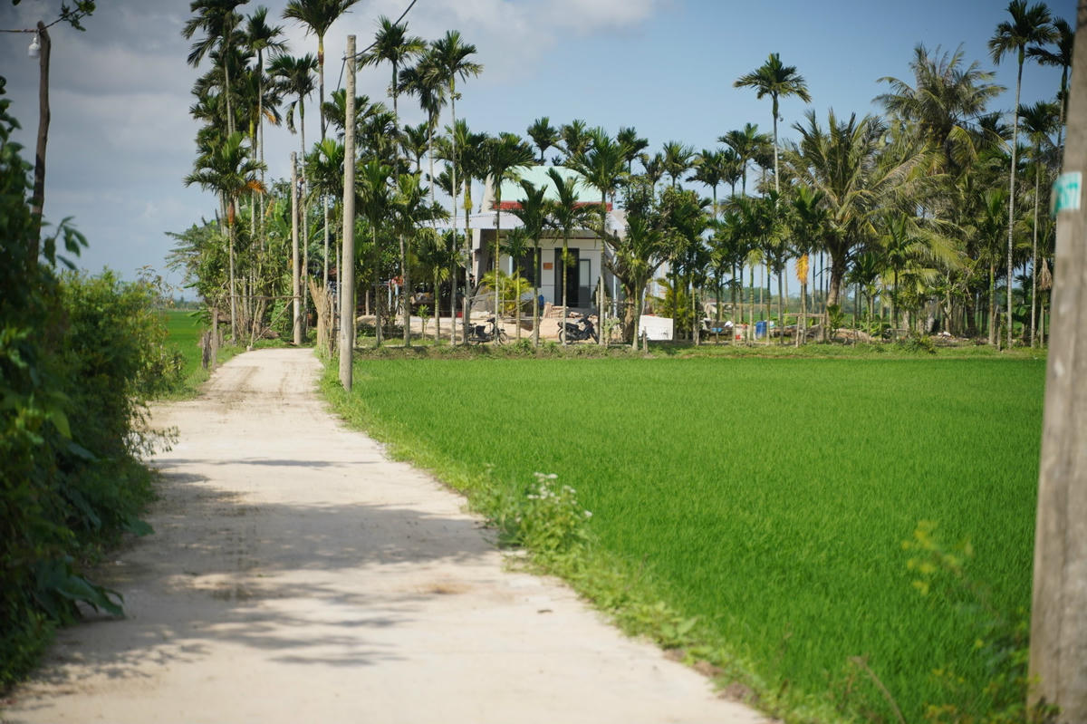 Căn nhà cuối ngõ của Bà Chen nay đã khang trang. (ảnh Đình Sang)