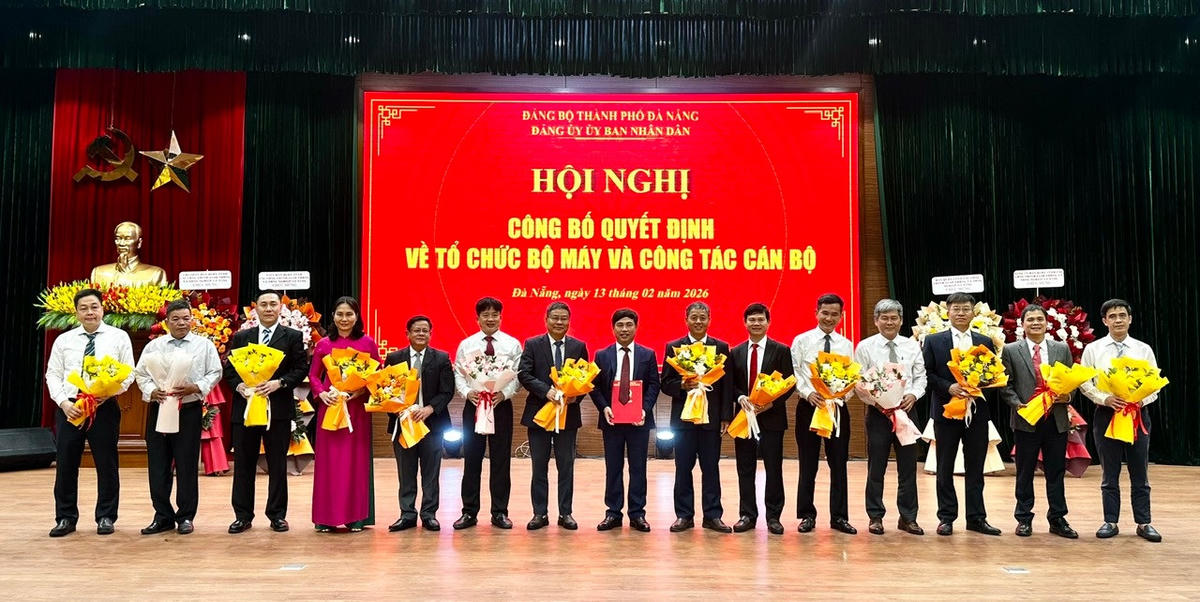 Ra mắt Ban Chấp hành Đảng bộ Ban Quản lý dự án đầu tư xây dựng các công trình giao thông và nông nghiệp Đà Nẵng, nhiệm kỳ 2025-2030. Ảnh: CV.