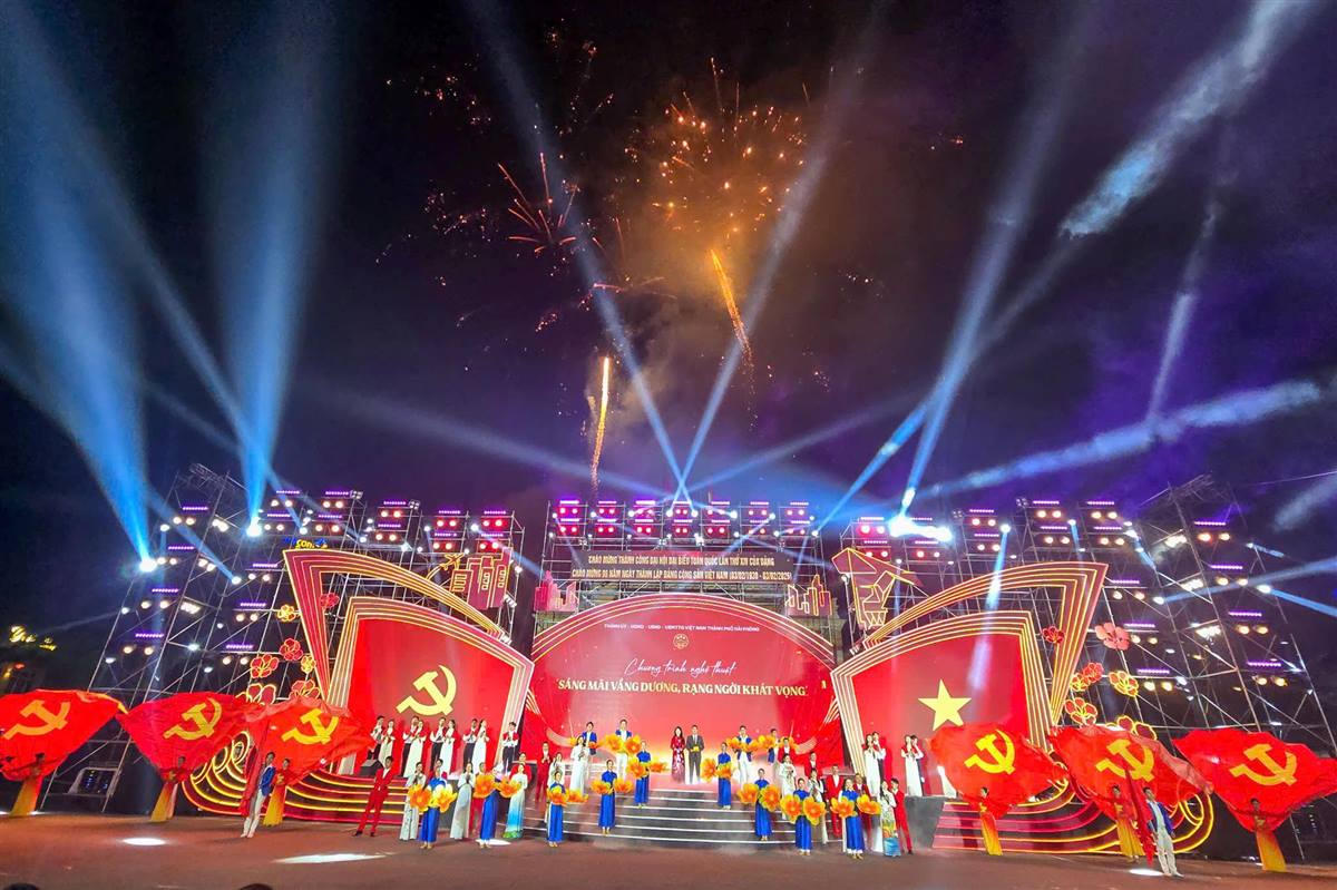 Chương trình nghệ thuật đặc biệt “Hải Phòng chào Xuân Bính Ngọ - 2026” được tổ chức tại Trung tâm Chính trị - Hành chính thành phố. Ảnh minh hoạ. 