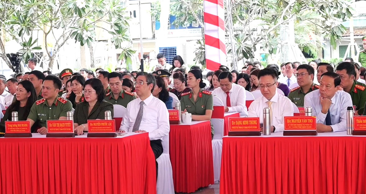 Quang cảnh&nbsp;lần thứ 74 Anh hùng Lực lượng vũ trang nhân dân, liệt sĩ Võ Thị Sáu. Ảnh: CTV.