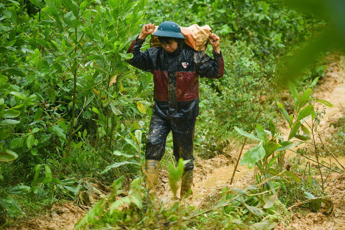 Lực lượng vũ trang nhân dân TP Đà Nẵng vì nhân dân phục vụ. Ảnh: Tấn Thành.