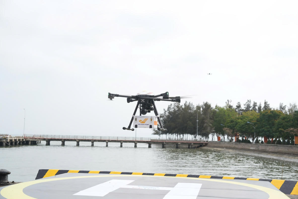 UAV cất cánh tại bến phà Cần Giờ.