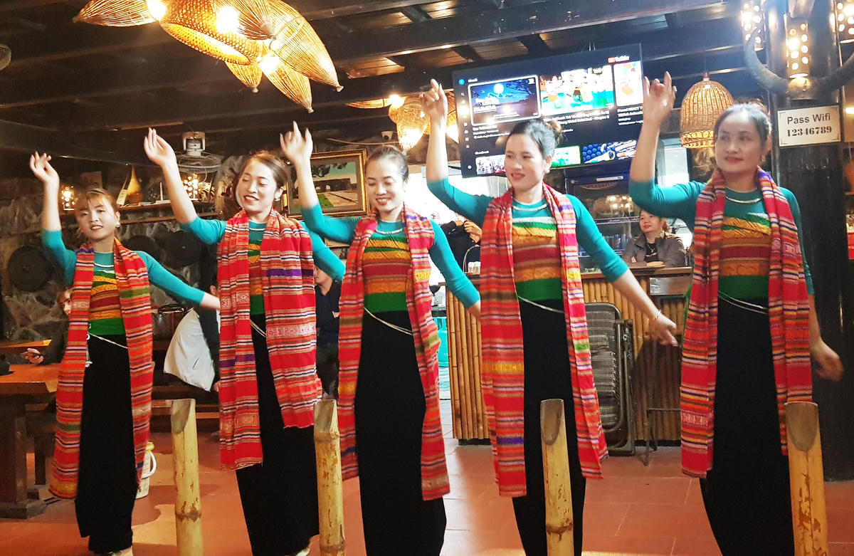 Pù Luông thân thiện và hiếu khách... Ảnh: Nguyễn Chung.